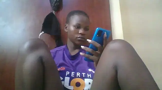 Snapshot of prettychic5 chatting on December 21, 8:07 am prettychic5 online show from December 21, 8:07 am