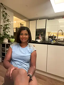 RoseMelanie online show from December 1, 6:30 pm