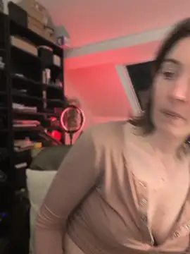 Snapshot of sophia_leurre chatting on April 11, 8:46 pm sophia leurre online show from April 11, 8:46 pm