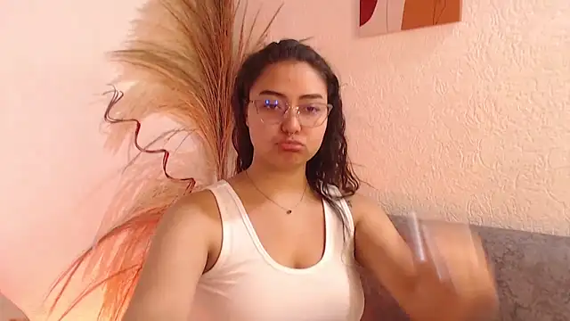  Kim  M online show from April 2, 2:37 pm