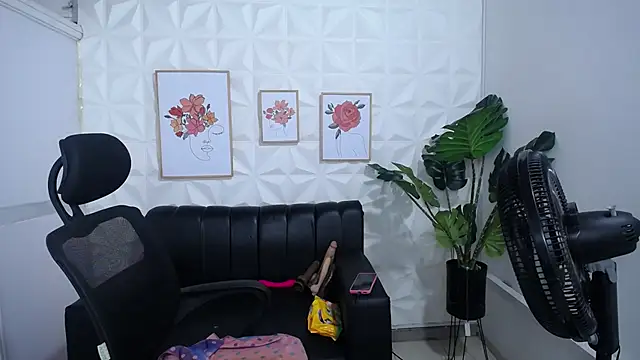 Valentinaa mature online show from February 27, 9:47 pm