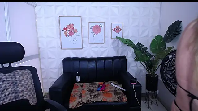 Valentinaa mature online show from January 16, 7:18 pm