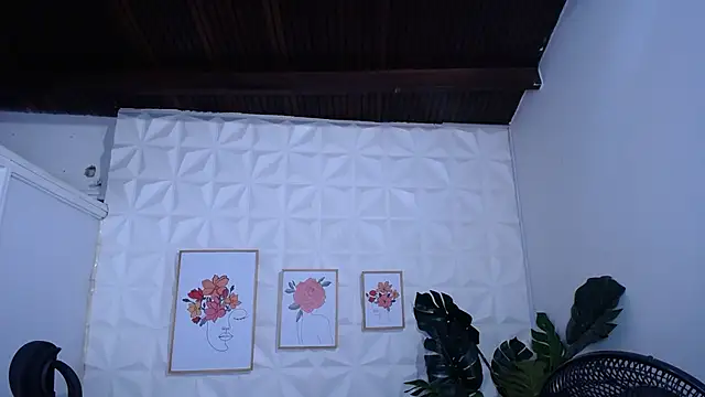 Valentinaa mature online show from February 19, 8:05 pm