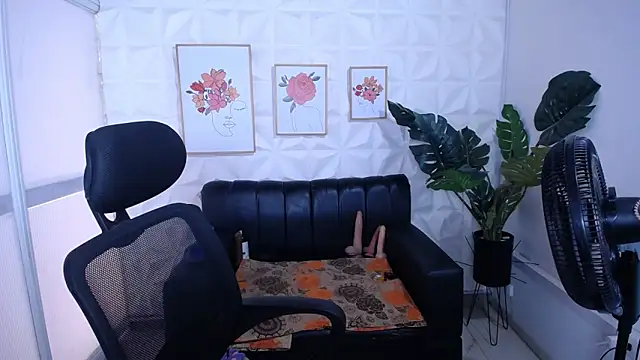 Valentinaa mature online show from March 6, 7:43 pm