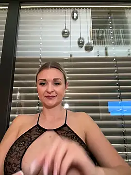 Bella-Tight online show from March 4, 8:20 am