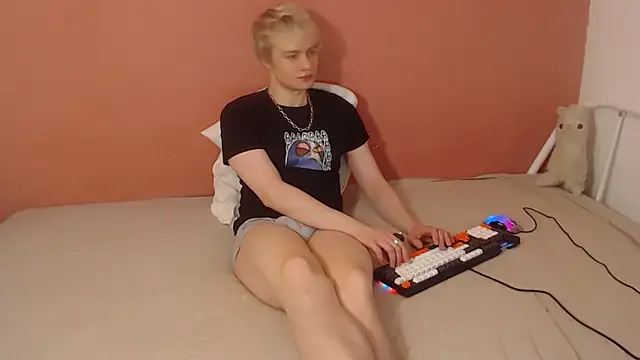 Oliver sweet  online show from April 8, 1:05 am