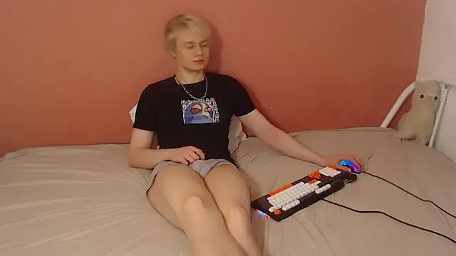 Oliver sweet  online show from April 9, 1:16 am