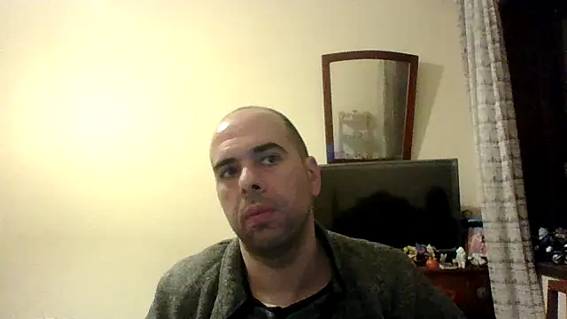 Snapshot of sstrasser chatting on December 23, 12:14 am sstrasser online show from December 23, 12:14 am