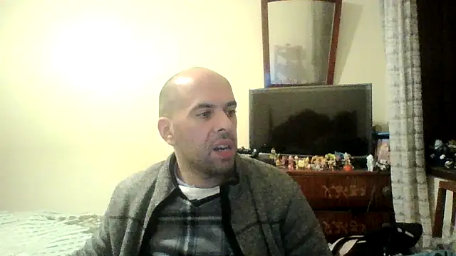 Snapshot of sstrasser chatting on January 9, 12:46 am sstrasser online show from January 9, 12:46 am