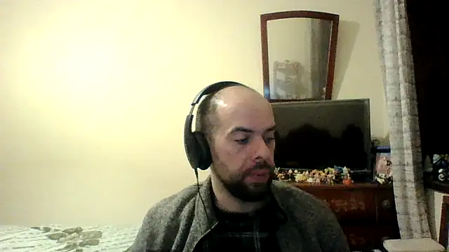 Snapshot of sstrasser chatting on February 15, 12:37 am sstrasser online show from February 15, 12:37 am