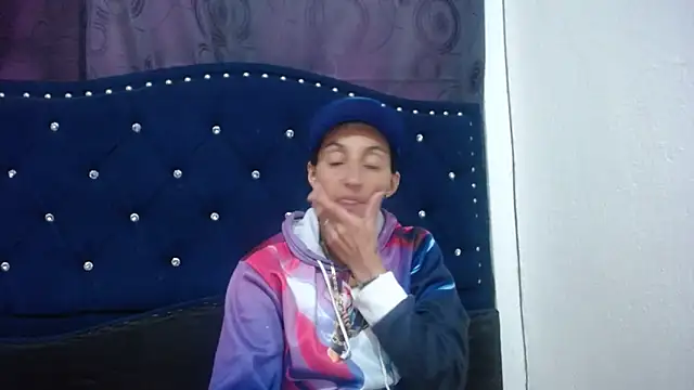 Snapshot of anyu1306 chatting on December 28, 4:09 pm anyu1306 online show from December 28, 4:09 pm