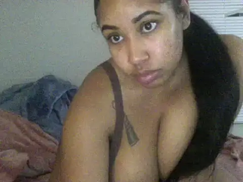 Snapshot of creamdreammmm chatting on January 4, 4:33 am creamdreammmm online show from January 4, 4:33 am