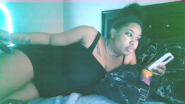 Snapshot of creamdreammmm chatting on November 25, 11:49 pm creamdreammmm online show from November 25, 11:49 pm