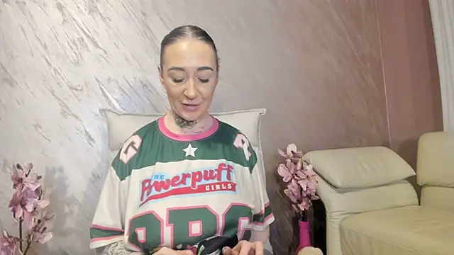 Rayanablackandwhite online show from February 8, 8:23 pm