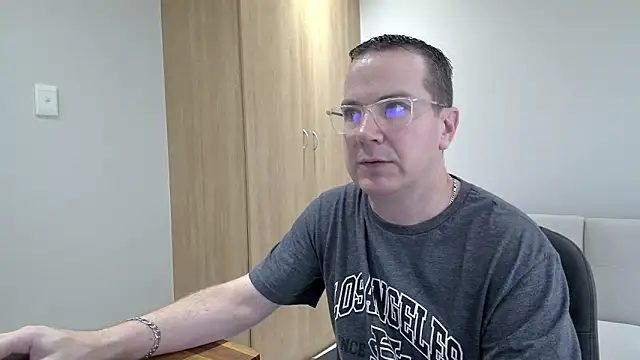 BrettJ81 online show from March 2, 1:05 pm