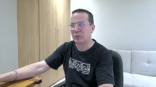 BrettJ81 online show from March 6, 3:13 pm