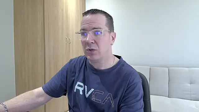 BrettJ81 online show from September 15, 2:28 pm