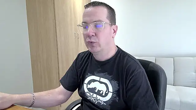 BrettJ81 online show from September 19, 1:45 pm