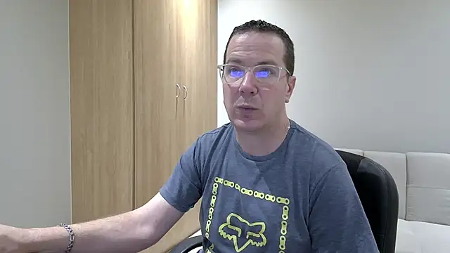 BrettJ81 online show from October 7, 4:26 pm