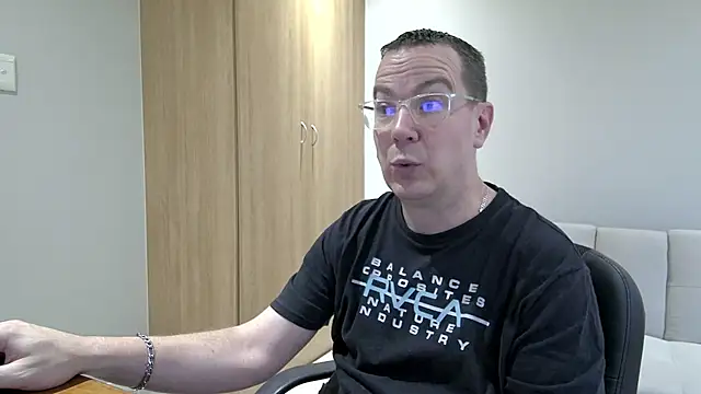 BrettJ81 online show from October 16, 3:46 pm