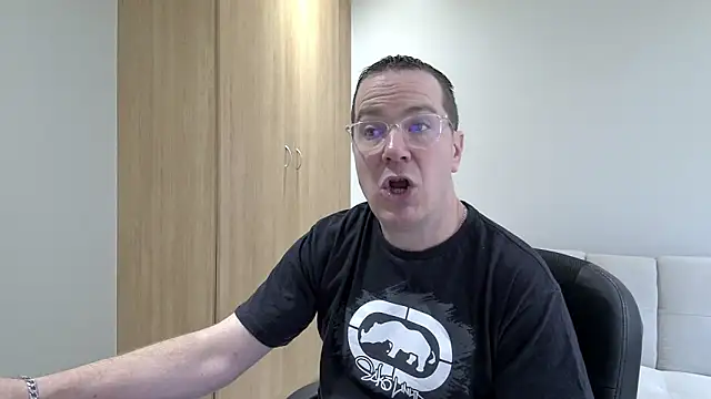 BrettJ81 online show from October 18, 10:27 am