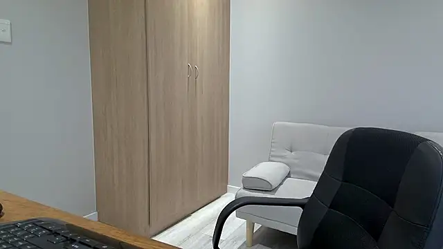 BrettJ81 online show from November 23, 1:11 pm