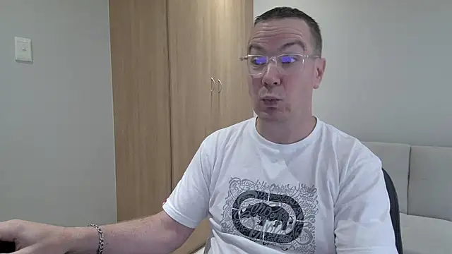 BrettJ81 online show from February 18, 2:46 pm