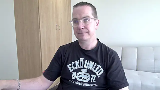 BrettJ81 online show from May 30, 11:29 am