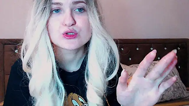 Snapshot of Sara4uu chatting on February 8, 11:55 pm Sara4uu online show from February 8, 11:55 pm