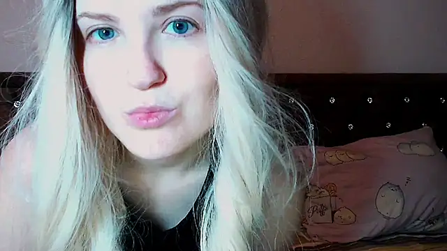 Snapshot of Sara4uu chatting on September 19, 10:10 pm Sara4uu online show from September 19, 10:10 pm