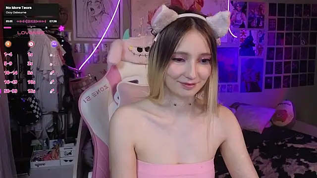 Evie Ro online show from March 6, 11:20 pm