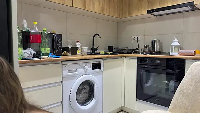 mommy nadin online show from February 6, 3:15 pm