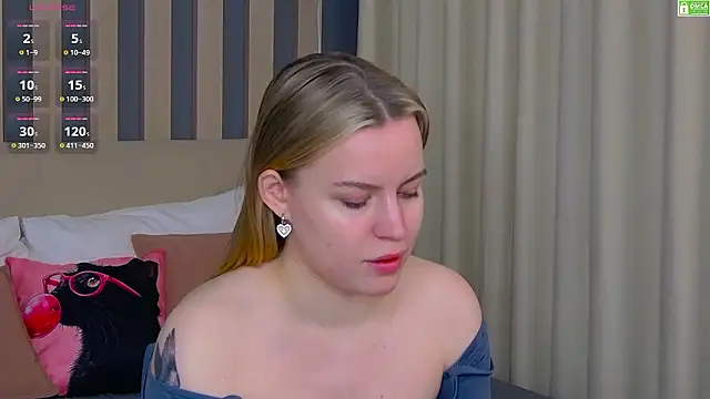 Snapshot of AmaliaBell chatting on February 6, 1:14 pm AmaliaBell online show from February 6, 1:14 pm