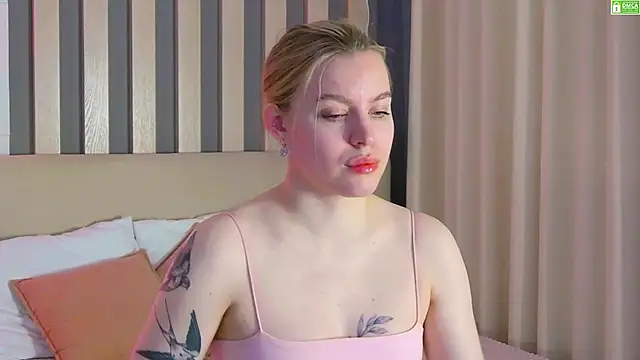 Snapshot of AmaliaBell chatting on February 28, 1:12 pm AmaliaBell online show from February 28, 1:12 pm