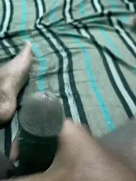 Snapshot of u_wan_me chatting on December 2, 3:03 pm u wan me online show from December 2, 3:03 pm