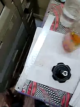 Snapshot of u_wan_me chatting on February 28, 1:37 am u wan me online show from February 28, 1:37 am