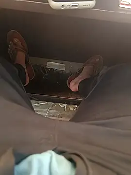 Snapshot of u_wan_me chatting on March 8, 9:39 am u wan me online show from March 8, 9:39 am