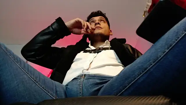 dom2travelersss online show from January 16, 11:42 pm