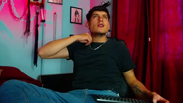 dom2travelersss online show from March 25, 2:56 pm