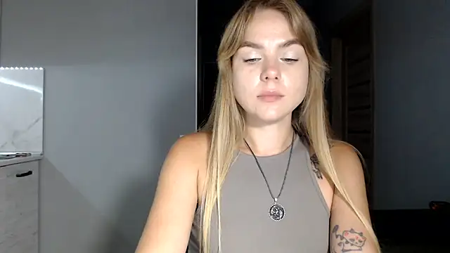 Snapshot of Sunbeam_ chatting on August 3, 8:23 pm Sunbeam online show from August 3, 8:23 pm