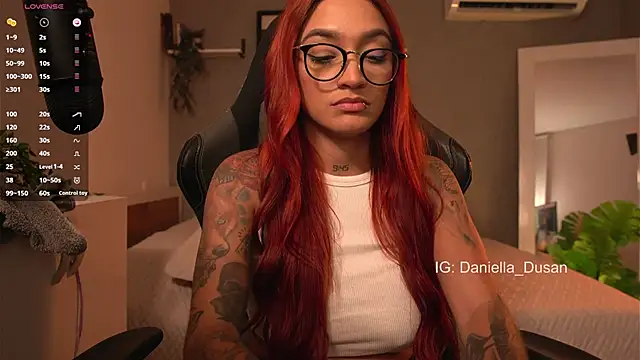 Snapshot of DaniDusan_ chatting on December 7, 12:52 am DaniDusan  online show from December 7, 12:52 am