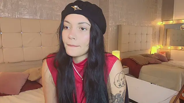 Snapshot of Baby_Venuss chatting on March 13, 3:33 am Baby Venuss online show from March 13, 3:33 am