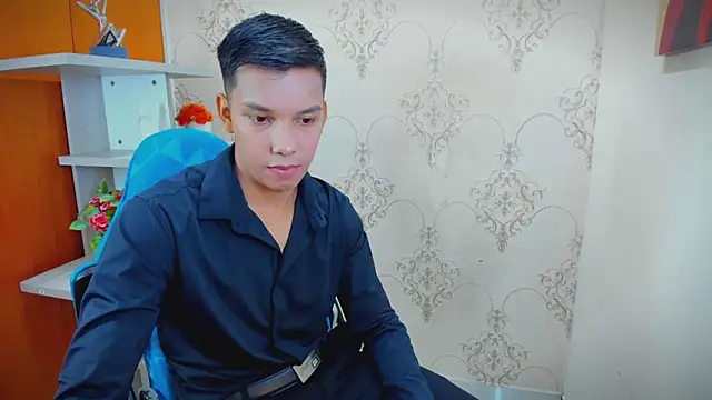 Snapshot of Edwin_Blaz chatting on October 24, 9:00 pm Edwin Blaz online show from October 24, 9:00 pm