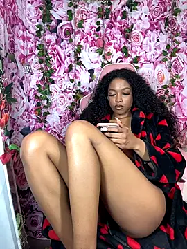 mismialove online show from November 18, 7:35 am