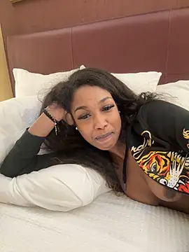 mismialove online show from February 5, 4:22 pm