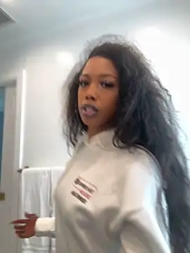 mismialove online show from May 1, 6:34 pm