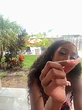 mismialove online show from May 14, 11:06 am