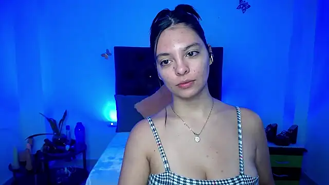 Snapshot of susan_smith18 chatting on March 5, 1:28 pm susan smith18 online show from March 5, 1:28 pm