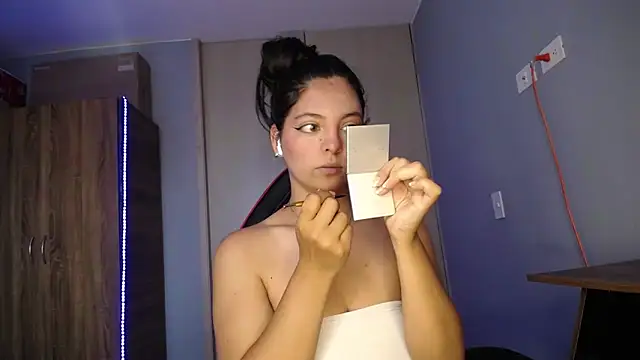 Snapshot of susan_smith18 chatting on December 3, 2:04 pm susan smith18 online show from December 3, 2:04 pm