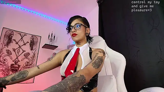 luci fer devil online show from November 14, 1:37 am